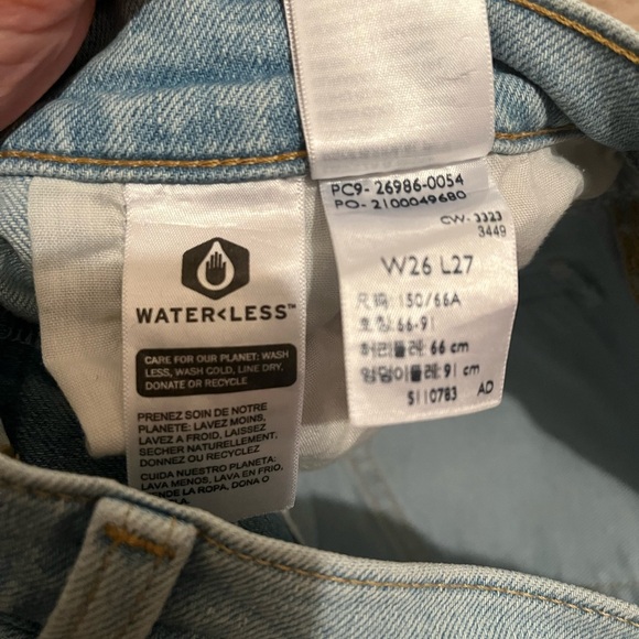 Levi’s high waisted mom jeans - Picture 4 of 4